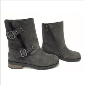 UGG WATER RESISTANT ZIPPER LEATHER BLACK BOOT